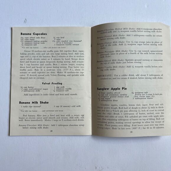 Vintage Fashions in Foods Recipe Book Cookbook Paperback - Picture 4 of 7